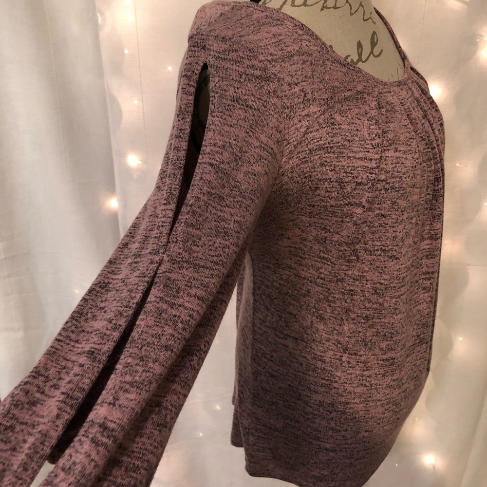 2[Naif] Knitted Pink & Black double cold shoulder - Picture 2 of 7